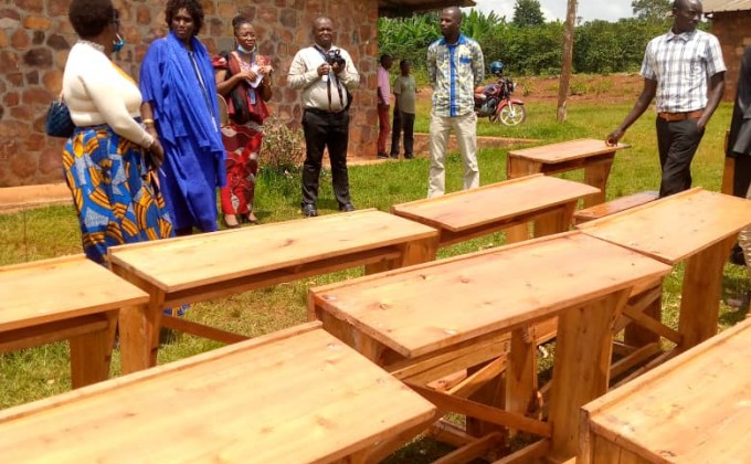 750 nouveaux pupitres pour les &eacute;coli&egrave;res du Burundi !
